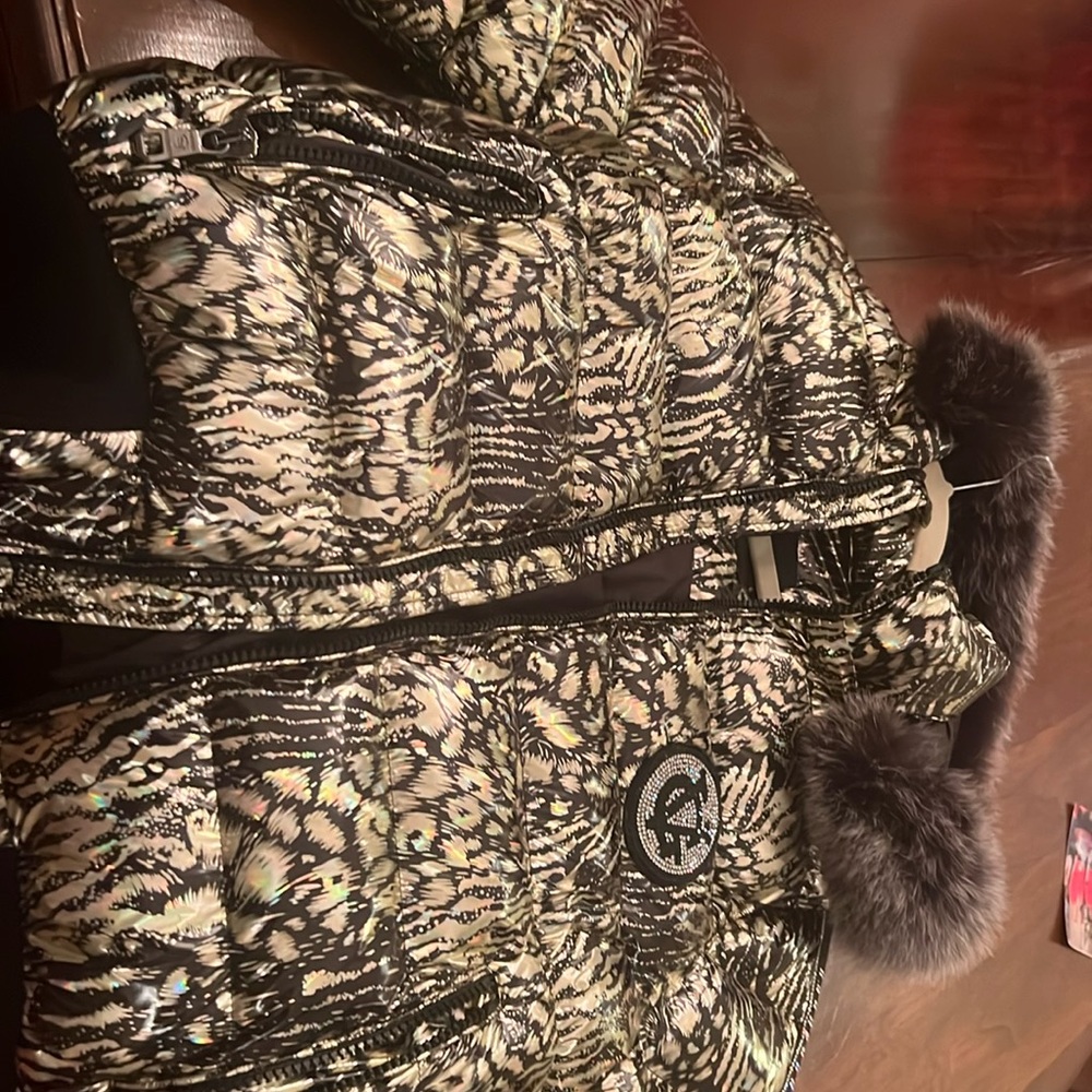 Women size small. EUC barely worn.